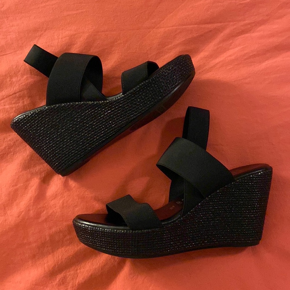Comfy Black Wedges with Elastic Straps